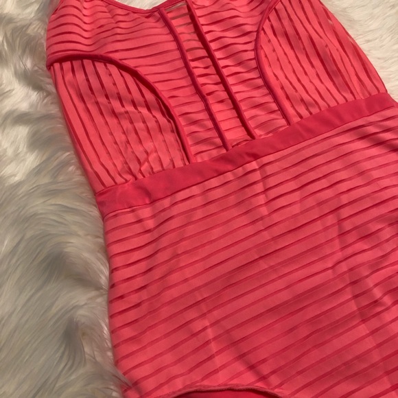 Hot Pink one piece bikini 👙 super flattering NWOT - Picture 2 of 5